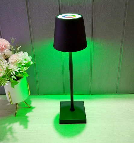 Poldina - Lampada da tavolo in alluminio USB